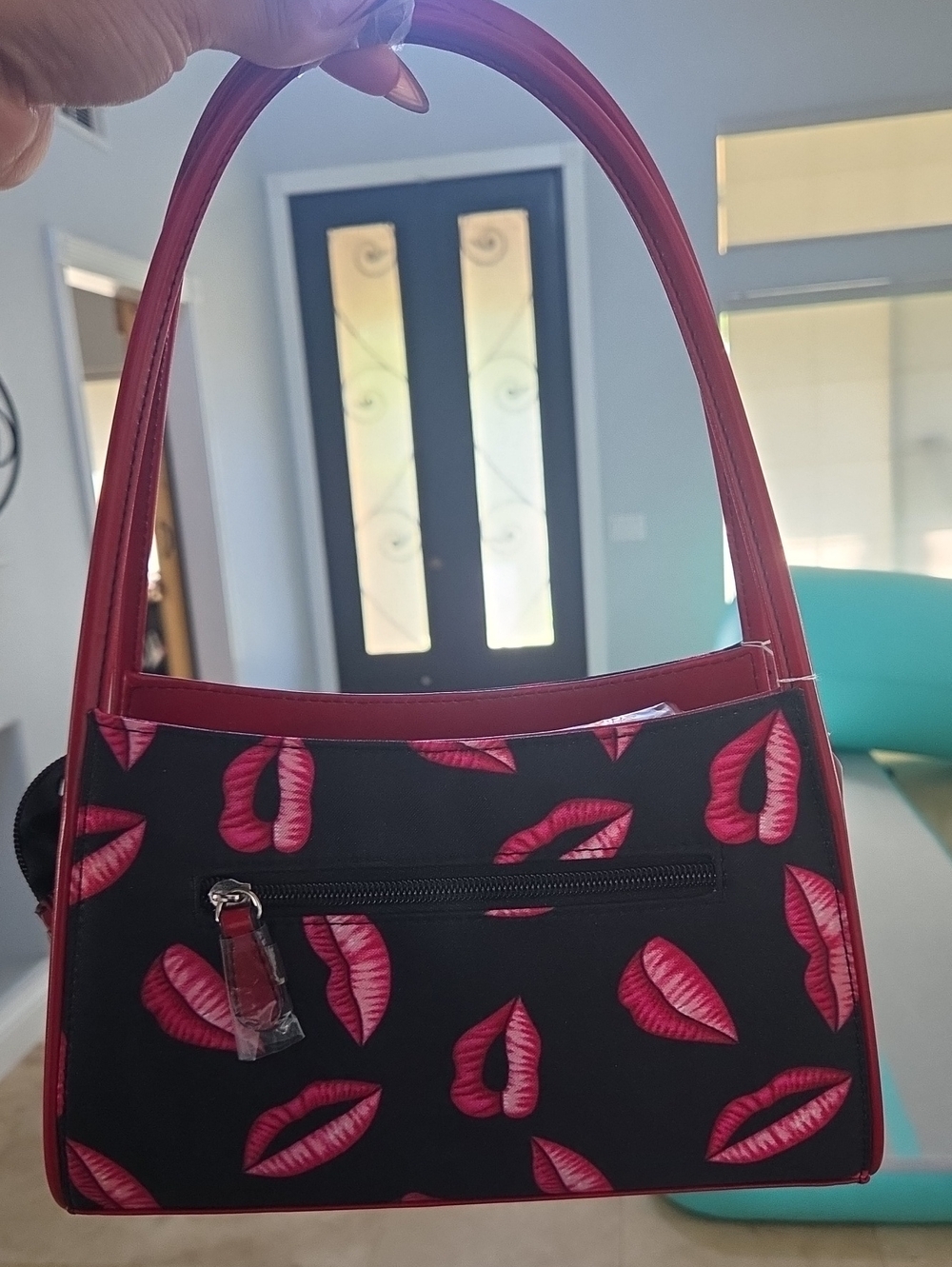 Black & Pink Lip-Print Shoulder Bag
